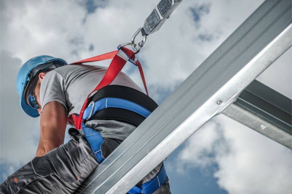 5 Benefits Of Wearing A Safety Harness